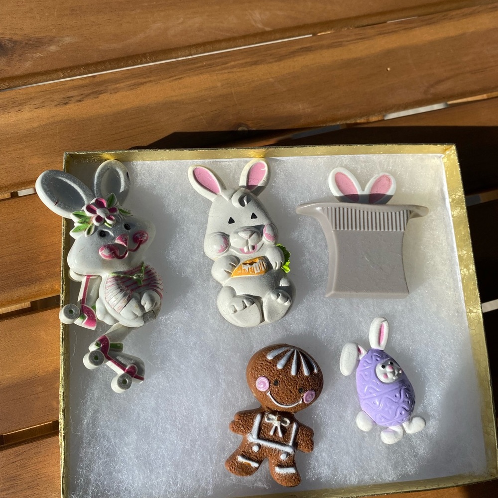 Collection of 5 1970s vintage pins - Picture 3 of 10